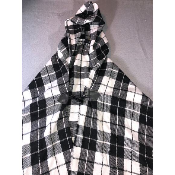 Black White Plaid Hooded Poncho Cape Toggle Closure Fringe Cozy Wrap cottage - Picture 6 of 9